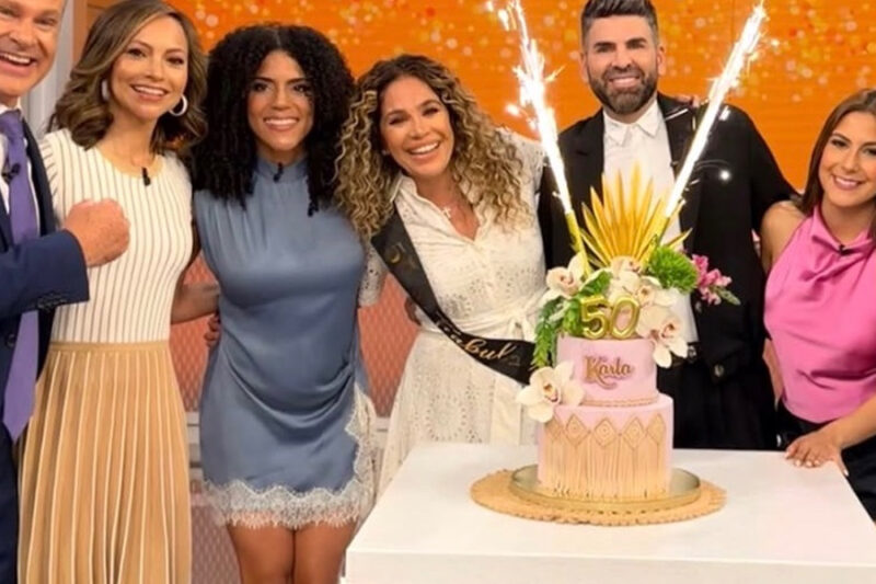 ¡Lágrimas en vivo! La sorpresa que quebró a Karla Martínez al cumplir 50 años
